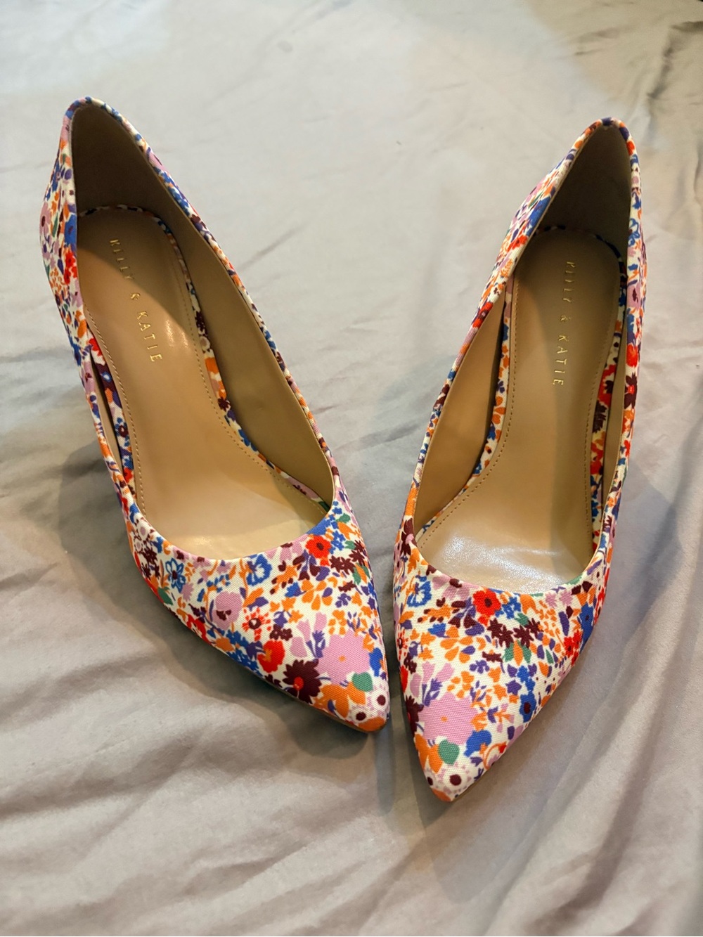 Floral Pointed-Toe Women's Pumps - Multicolor